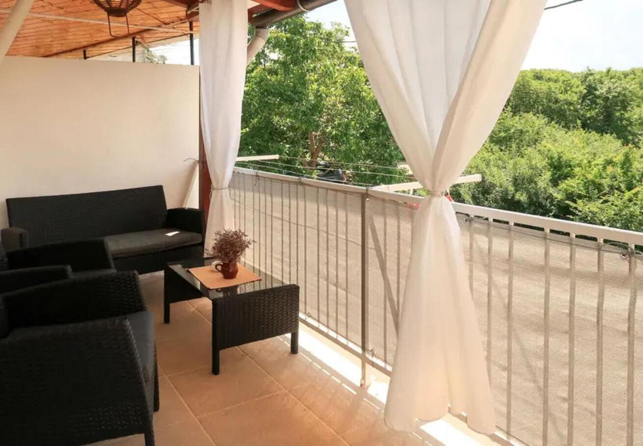 Holiday Home Ana- With Pool Kornić 外观 照片